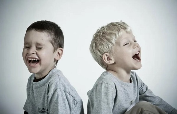 جينا سي ميرولت: الضحك مهم ويساعد في توضيح كيفية تميز الأطفال
